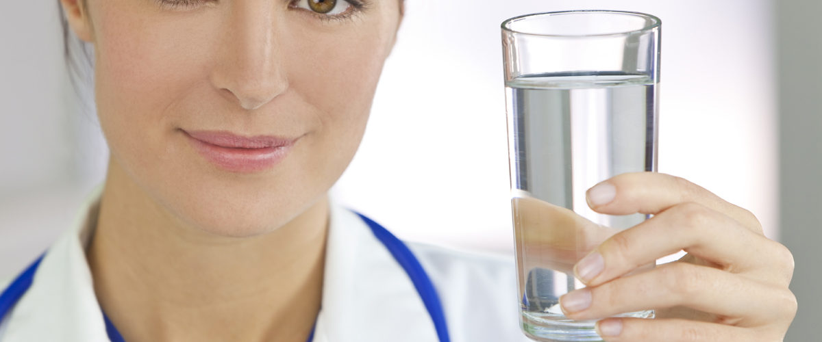 Traitement d'eau, purification d'eau, filtres d'eau, eau pure, eau filtrée, brita, systèmes de traitement d'eau, eau de source